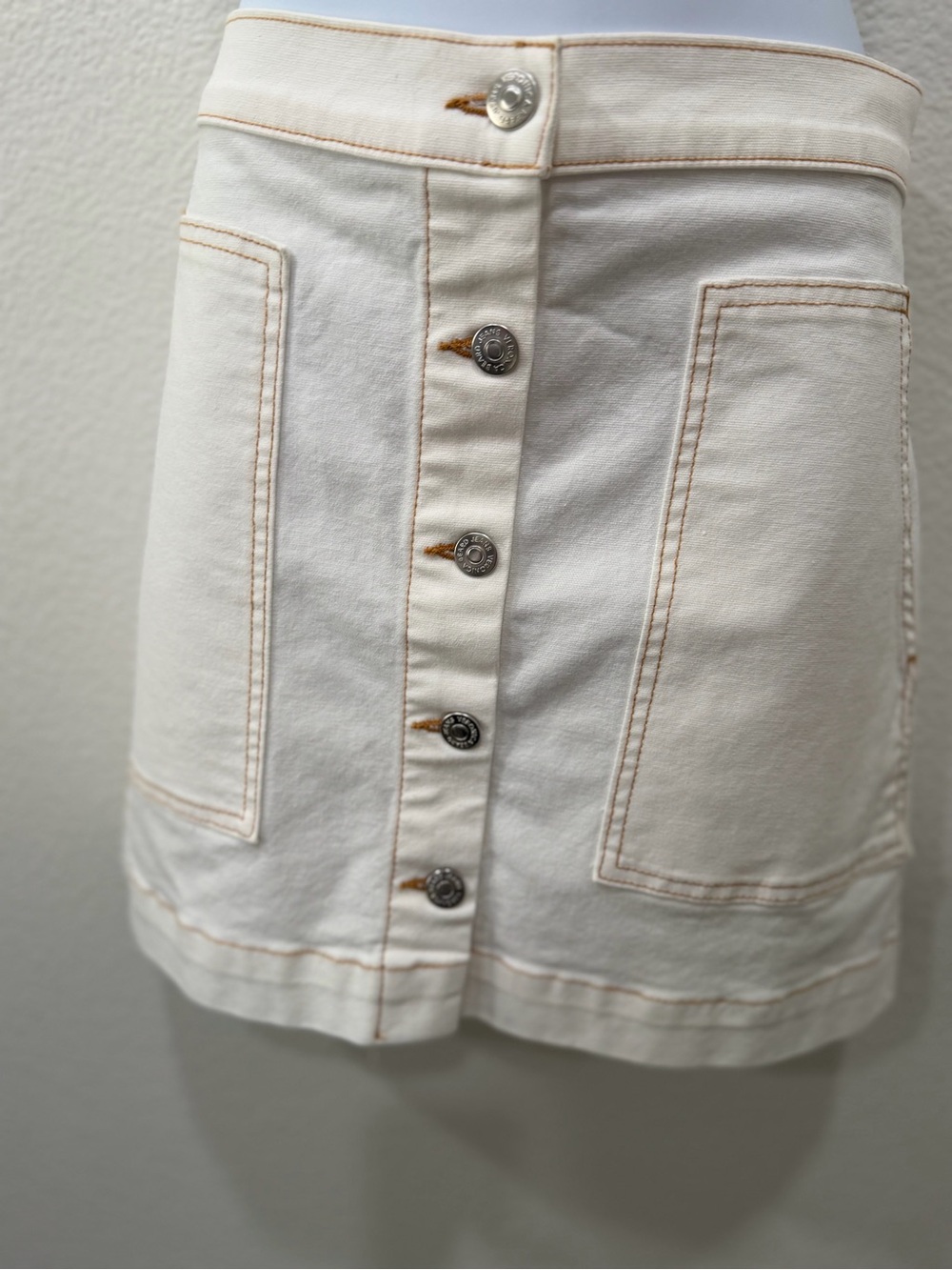 VERONICA BEARD- CREAM DENIM Button-Front Mini Skirt SIZE 29